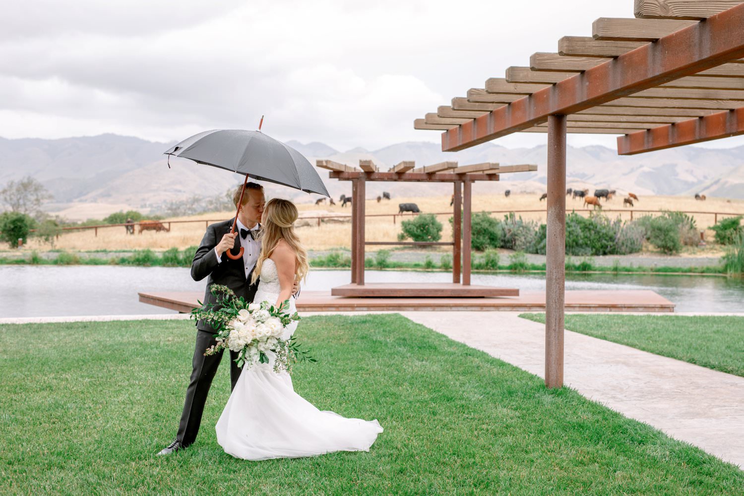 Rainy day wedding photos