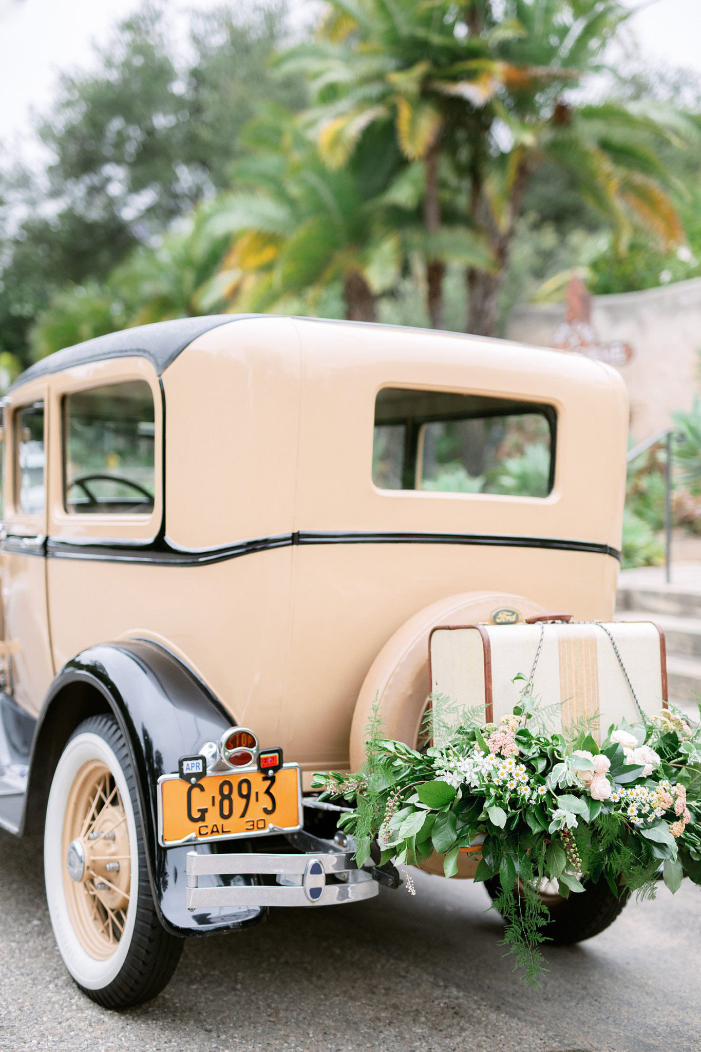 Flower decorated car for wedding