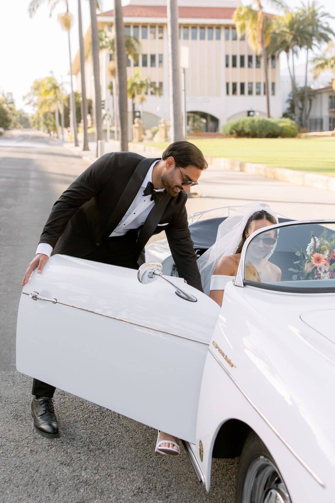 vintage car wedding photos