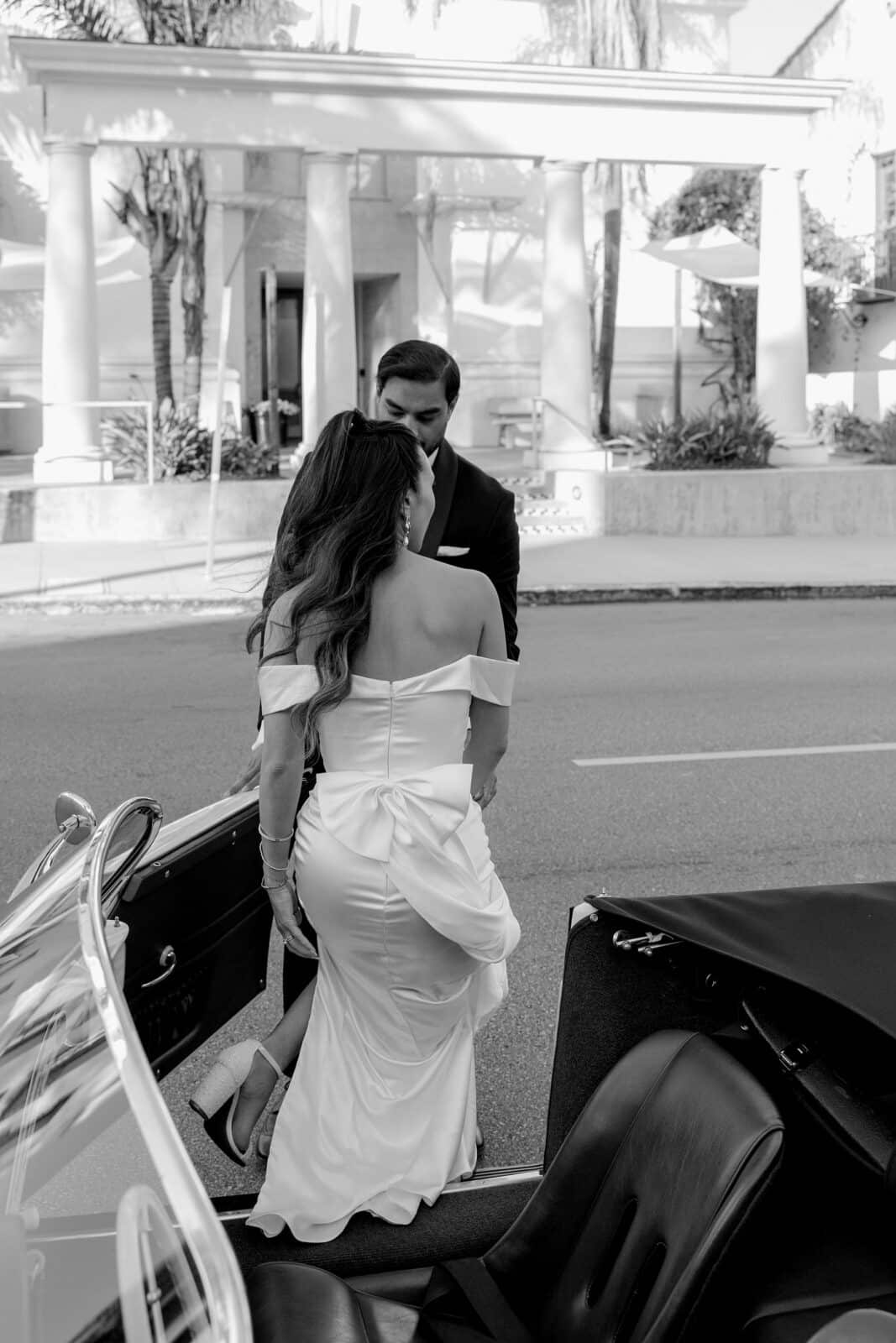 vintage car wedding photos